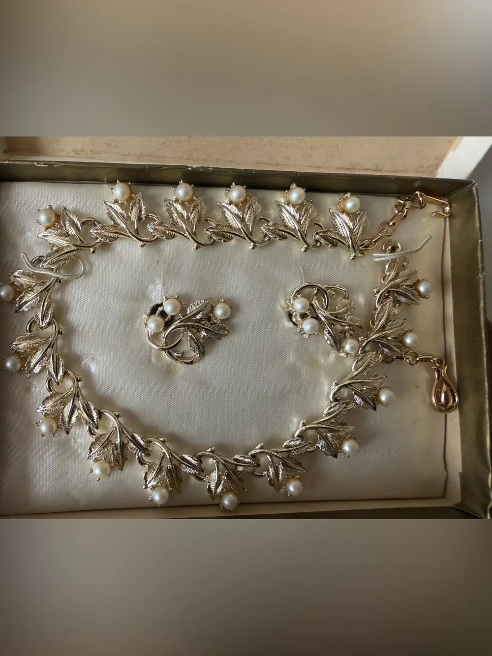 VTG Coro Gold Tone Necklace With Clip On Earrings Faux Pearl Floral Set With Box